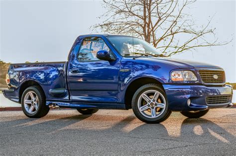 2004 ford svt lightning.